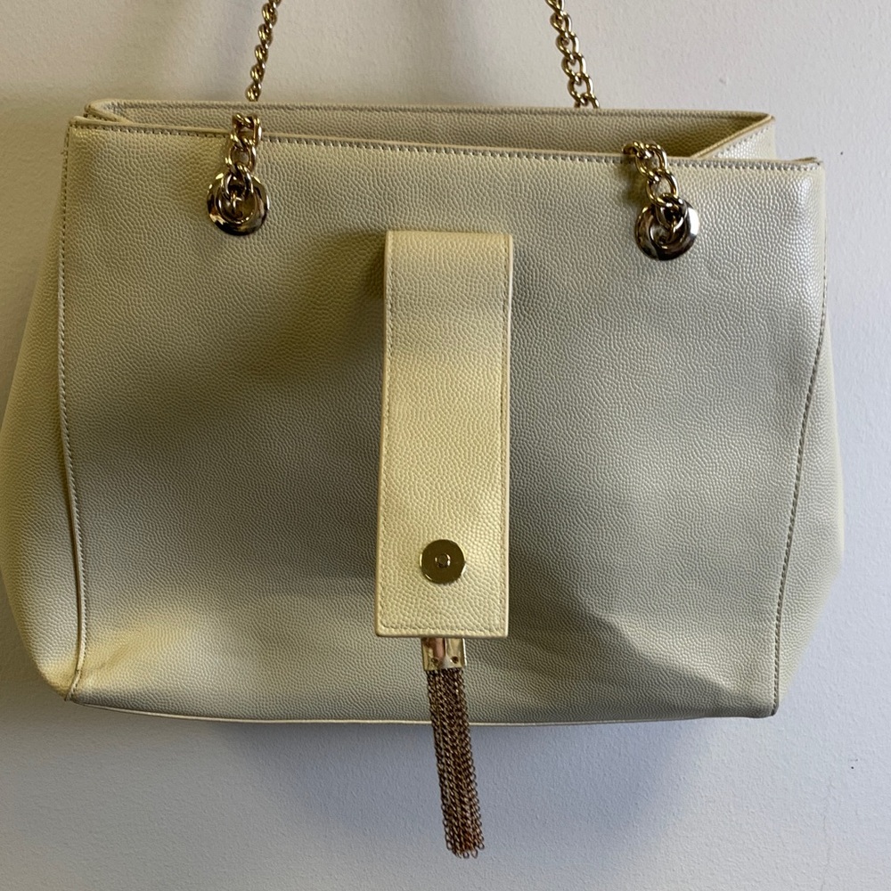 Mario Valentino Cream Shoulder Bag with Gold Chain - Picture 6 of 6